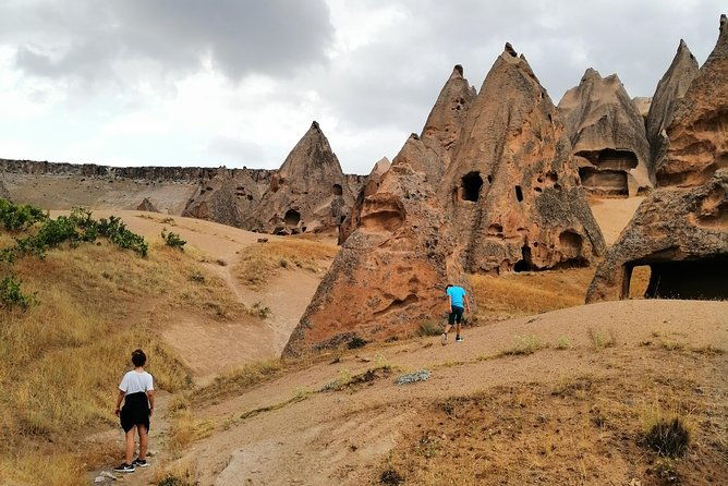 hiking-tour-in-cappadocia-red-and-rose-valley