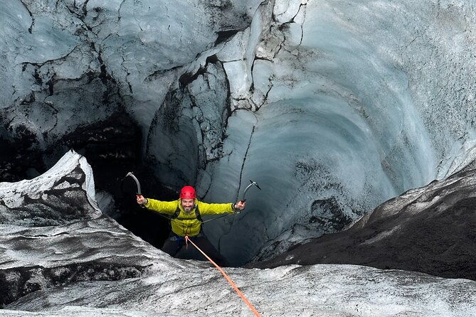 ice-climbing-at-solheimajokull