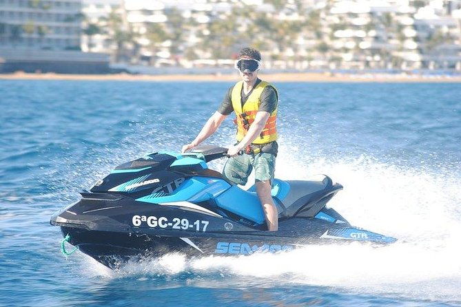 individual-jet-ski-in-playa-chica