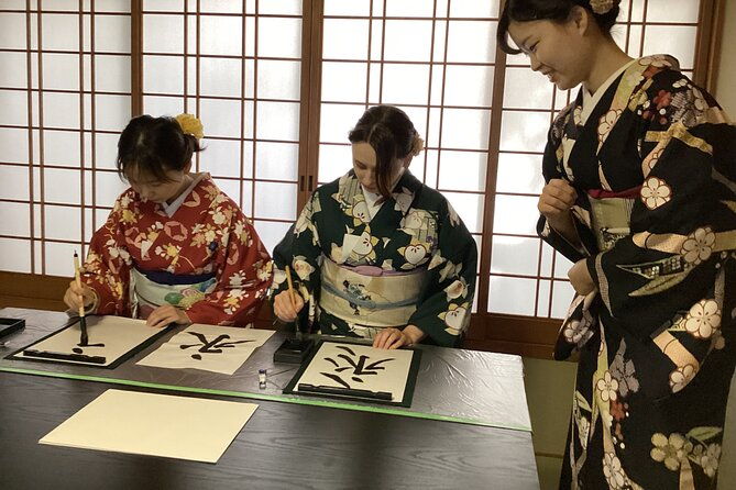japanese-calligraphy-in-100-years-old-townhouse-kyoto-ninenzaka