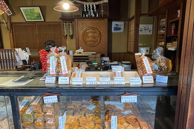japanese-dessert-sake-pairing-retro-tokyo-walk-w-local-guide