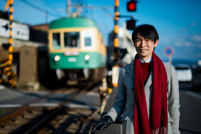 kamakura-tour-with-pro-photographer-anime-train-fuji-sunset