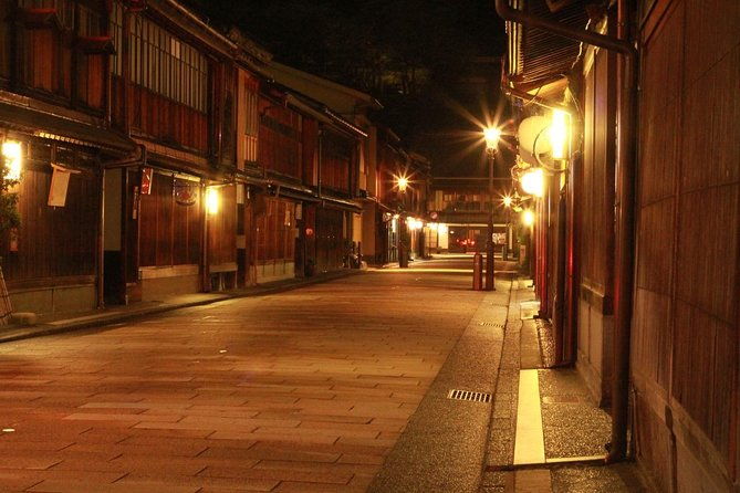 kanazawa-night-tour-with-local-meal-and-drinks