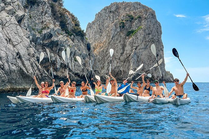 kayak-tour-in-capri-between-caves-and-beaches