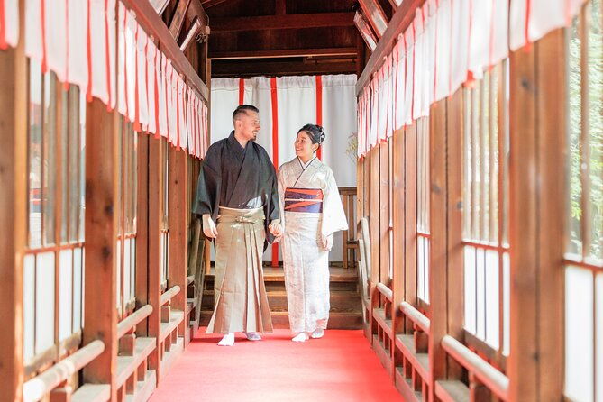 kimono-photo-session-experience-japanese-culture-inside-a-shrine