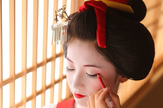 kyoto-maiko-makeover-and-photoshoot-experience-women-only