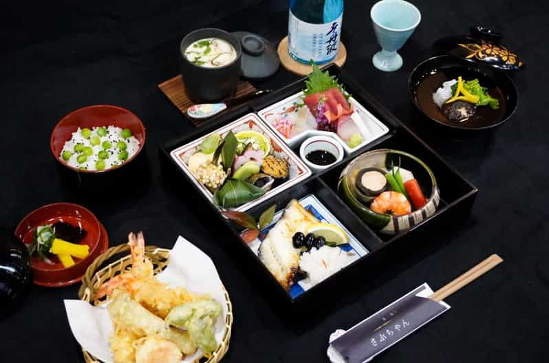 learneat-traditional-japanese-cuisine-and-sake-at-izakaya