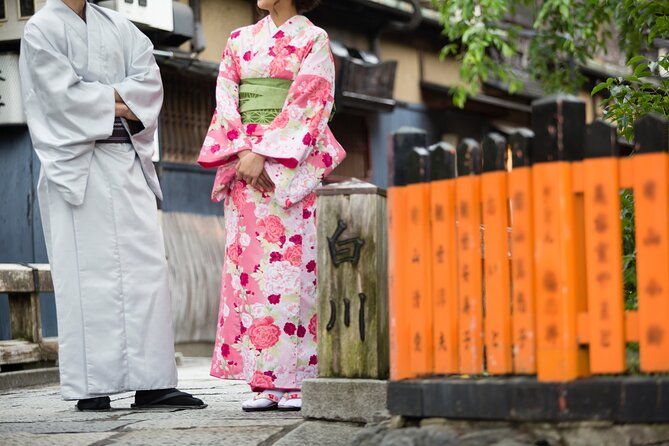 lets-enjoy-kyoto-in-a-kimono-visit-the-mysterious-fushimi-inari