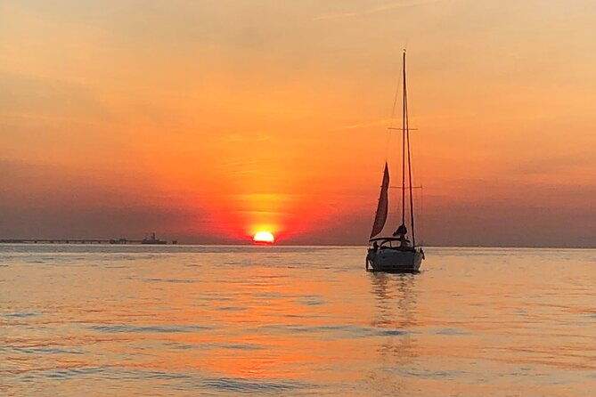 lisbon-private-luxury-boat-tour-with-welcome-drink