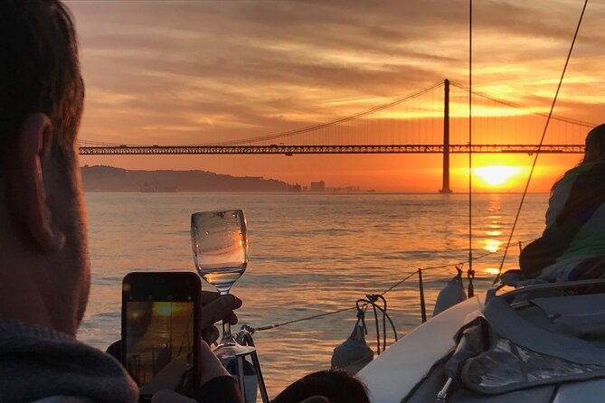 luxury-catamaran-sunset-and-wine-cruise