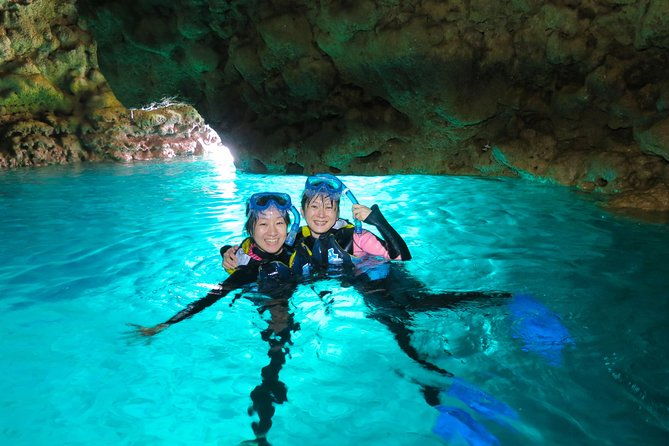 okinawa-blue-cave-snorkeling-and-easy-boat-holding-private-system-very-satisfied-with-the-beautiful-facilities-of-the-shop-with-photo-and-video-shooting-service