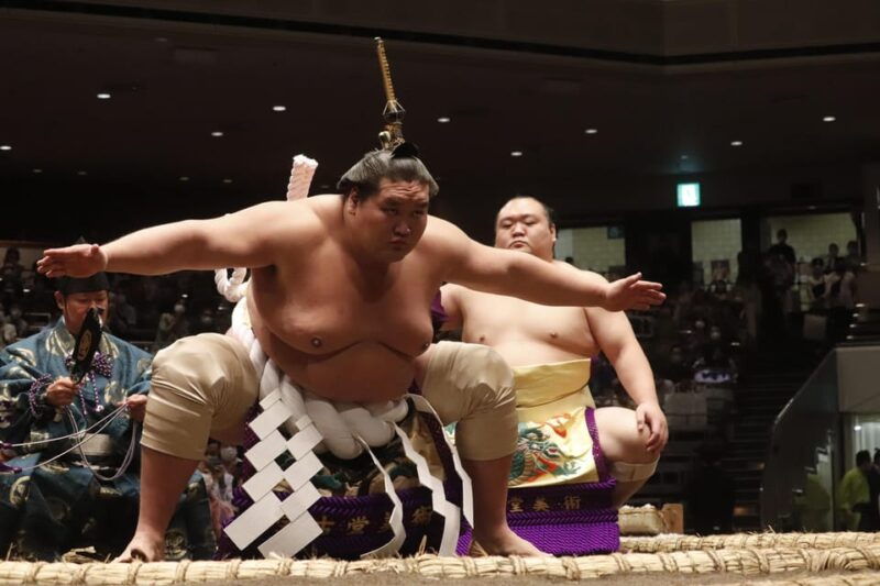 osaka-sumo-wrestling-tournament-with-chair-seat-tickets