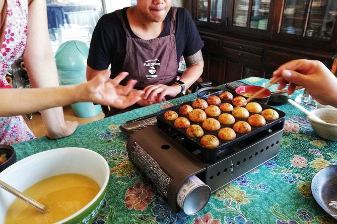 osaka-takoyaki-and-matcha-whisking
