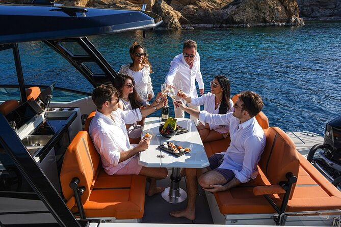 paros-antiparos-private-cruise-on-a-luxurious-saxdor-320