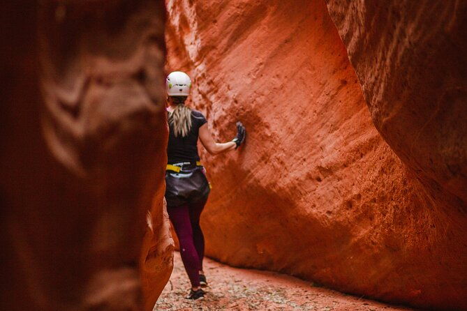 peekaboo-slot-canyon-utv-and-hiking-adventure