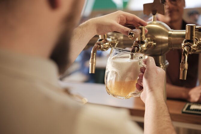 prague-beer-pouring-class-at-pilsner-urquell