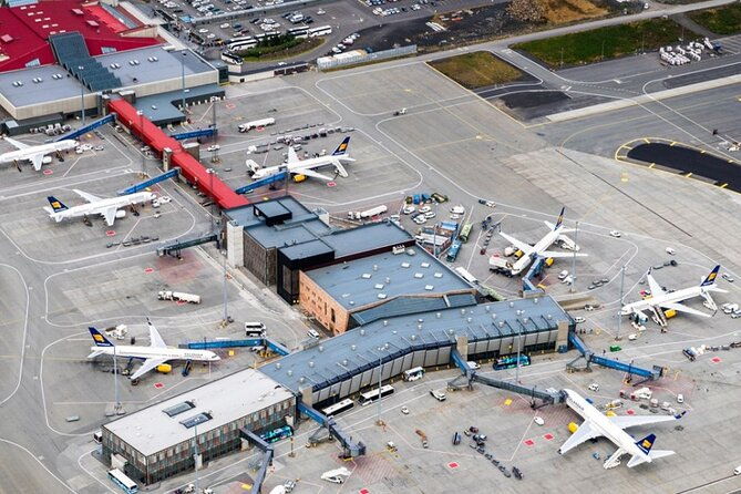 private-airport-transfer-from-keflavik-airport-to-hotels-in-reykjavik-area