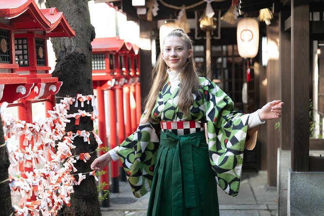 private-antique-kimono-and-hakama-dressing-at-a-hidden-salon