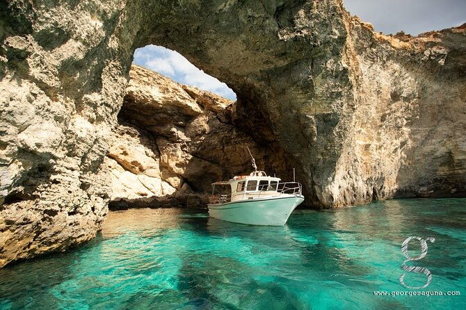 private-boat-tour-experience-with-snorkeling-blue-lagoon-and-comino