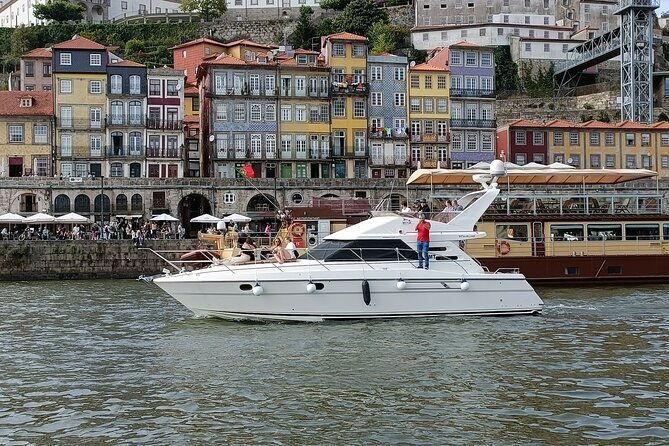 private-cruise-on-luxury-yacht-in-porto