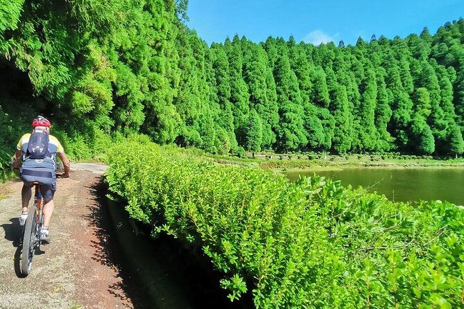 private-e-bike-tour-on-sete-cidades-volcanos-rim-with-lake-view