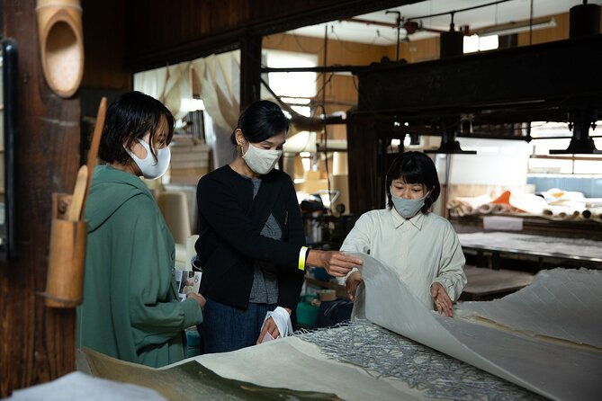 private-echizen-washi-paper-making-experience-and-walking-tour