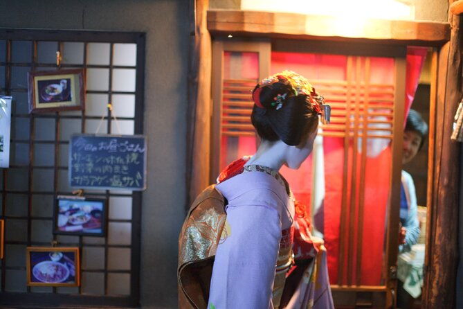 private-geisha-show-with-maiko-an-apprentice-geisha