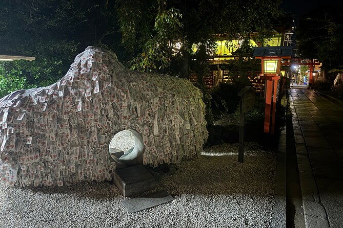 private-kyoto-night-tour-historic-walk-at-gion-and-fushimi-2