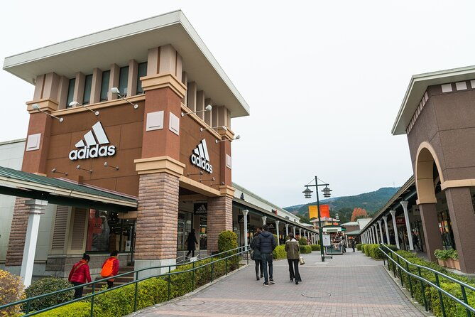 private-shopping-tour-from-yokohama-to-gotemba-premium-outlets