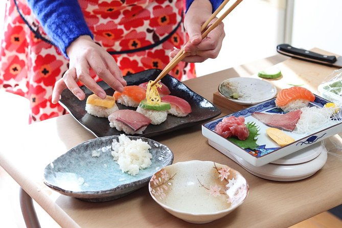 private-sushi-cooking-class-and-tea-ceremony-in-kyoto-with-emika