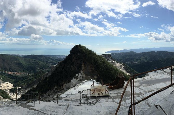 private-tour-in-carrara-marble-quarries-with-4x4-vehicles