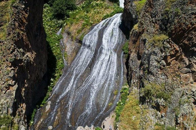 private-tour-jermuk-noravank-areni-khor-virap