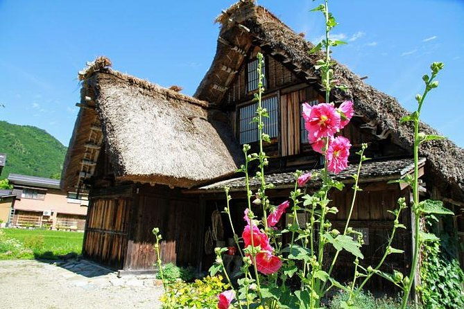 private-tour-of-shirakawago-and-gokayama-from-kanazawa