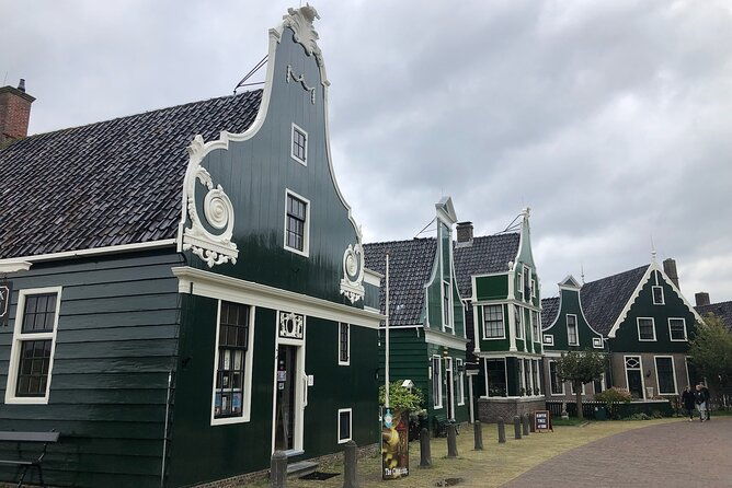 quaint-dutch-countryside-windmills-fishing-villages