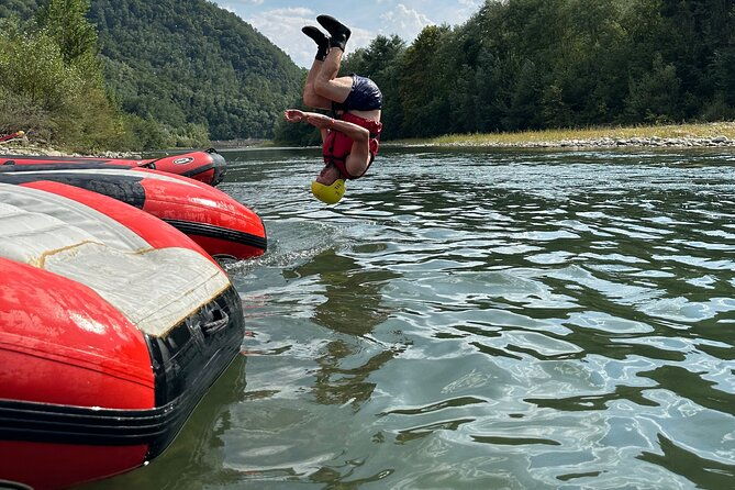 rafting-activity-with-family-in-lucca