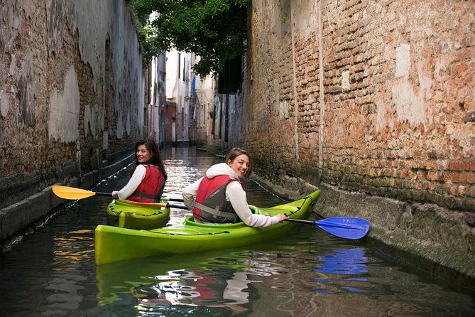 real-venetian-kayak-tour-of-venice-canals-with-a-local-guide