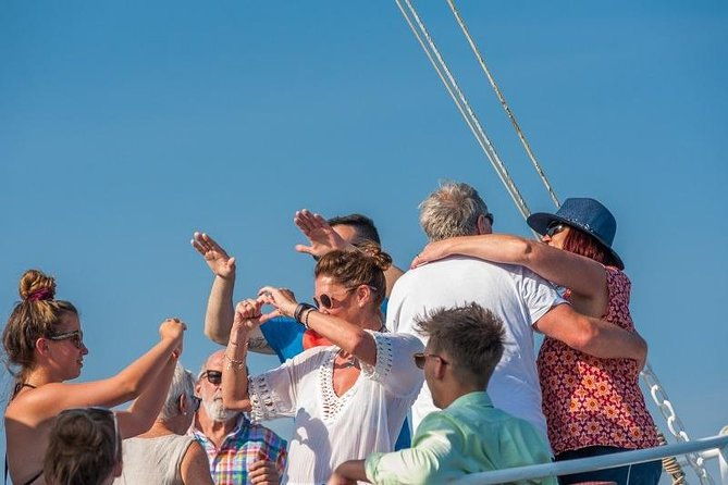 rent-a-traditional-wooden-boat-64-pax