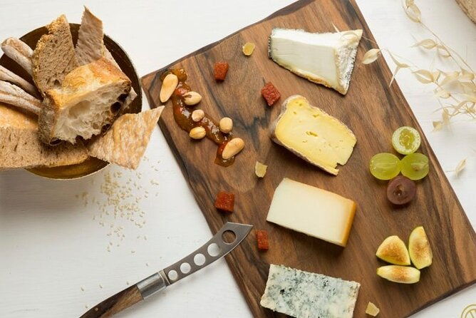 santiago-de-compostela-cheese-and-wine-tasting-experience