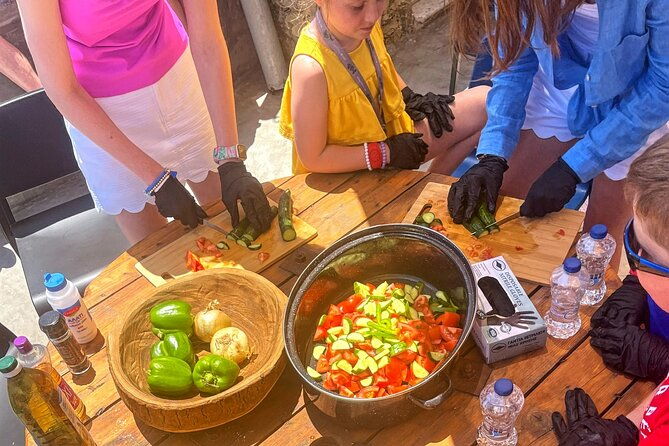 shared-group-cooking-class-at-home-of-mykonian-family-in-mikonos