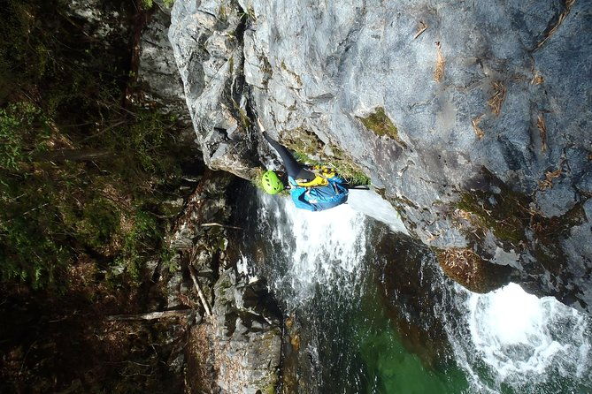 shower-climbing-shower-trekking-canyoning%e3%80%80in-takayama-half-day-tour
