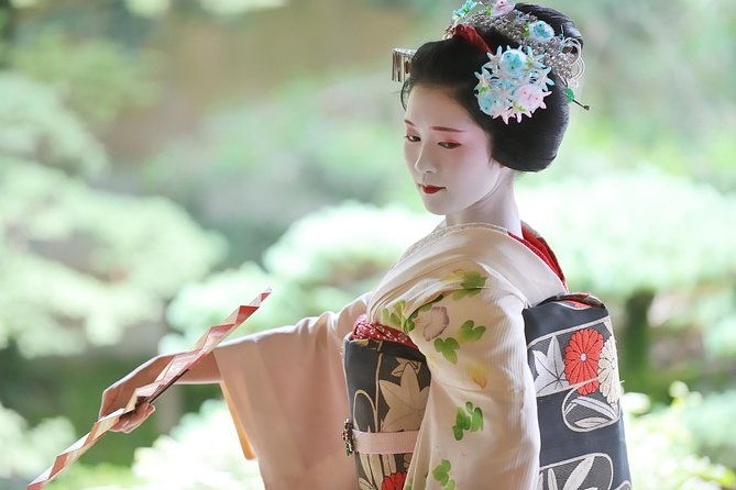 small-group-dinner-experience-in-kyoto-with-maiko-and-geisha