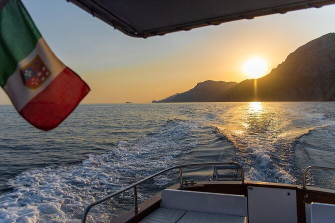 small-group-tour-to-positano-by-boat-at-sunset-2