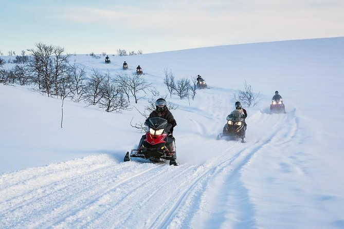 snowmobile-safari-in-the-mountain-plateau-of-finnmarksvidda