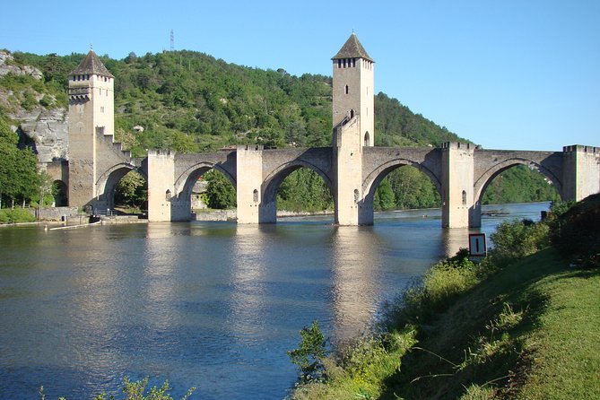 st-cirq-lapopie-and-pech-merle-cavern-tour-from-toulouse