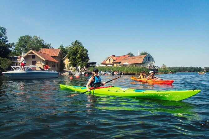 stockholm-kayaking-tour-around-vaxholm-archipelago-with-fika
