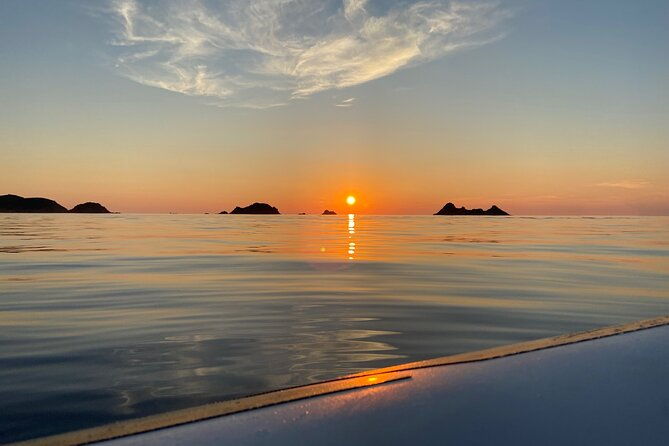 sunset-boat-cruise-with-aperitif-at-the-sanguinary-islands