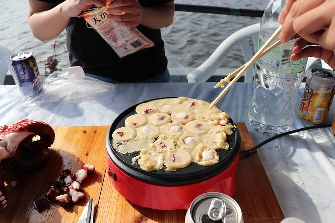takoyaki-cooking-experience-in-osaka-bay-by-cruise