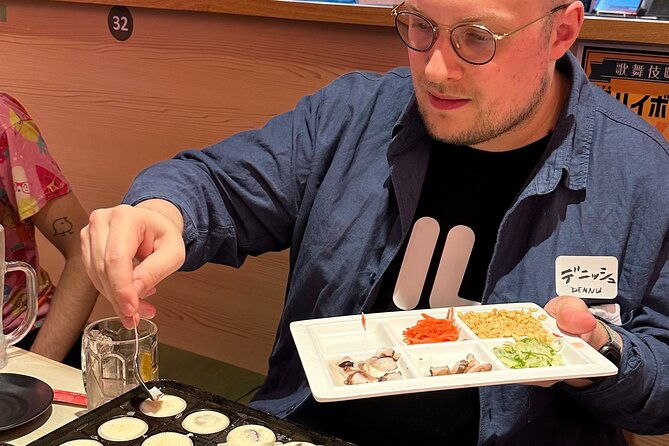 takoyaki-party-shinjuku-night-tour-in-tokyo-%e2%80%bbunlimited-drinks