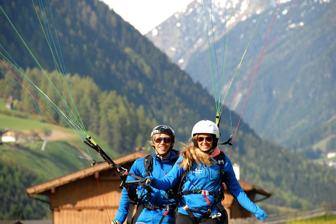 tandem-paragliding-in-the-stubai-valley-near-innsbruck