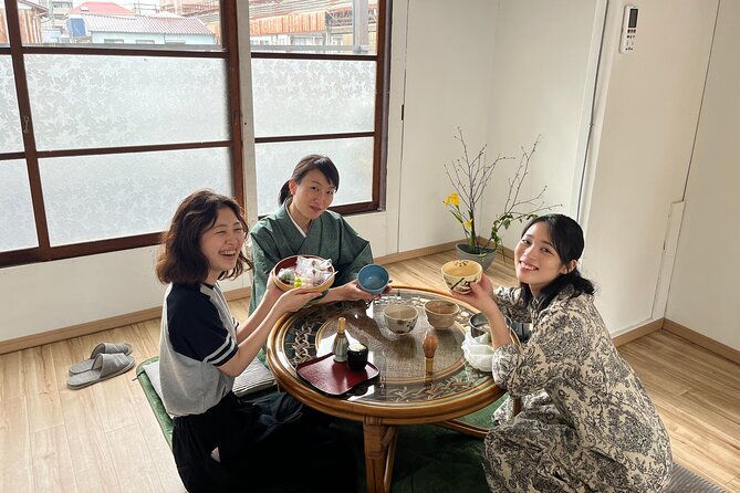 tea-ceremony-in-a-century-old-japanese-town-house